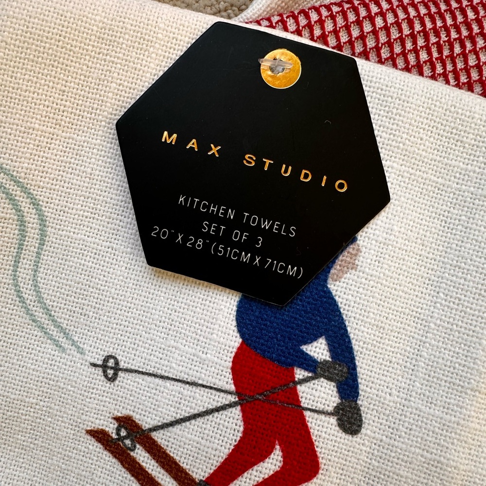 Set of 3 Max Studio Dashing Through the Snow Skier holiday themed kitchen towels - Picture 10 of 16